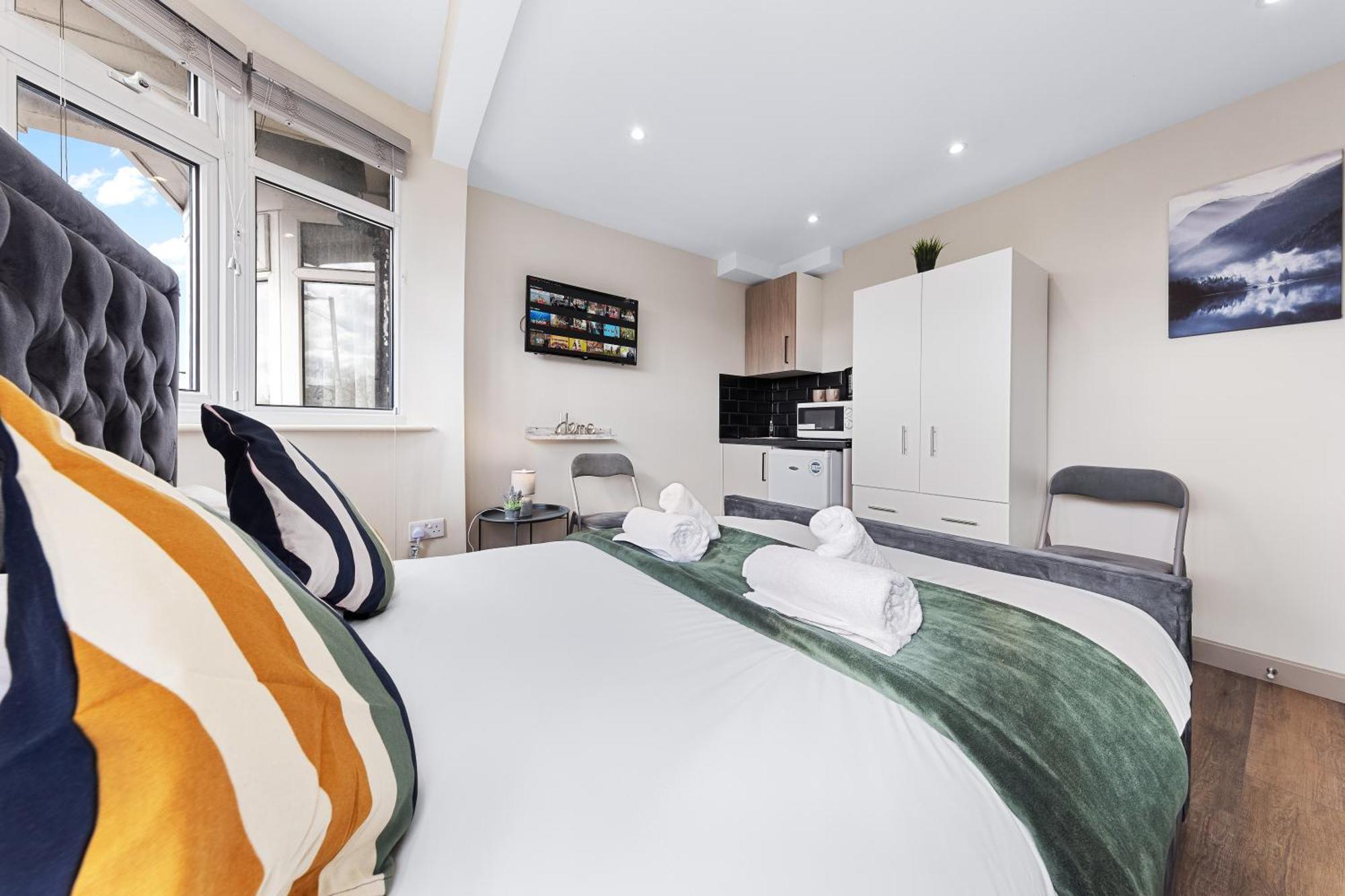 Serviced Ensuite Modern Studio - Sleeps 2 - Near Wembley Stadium - Good Transport Link To Central London - Harrow Ha3 Hatch End Kültér fotó