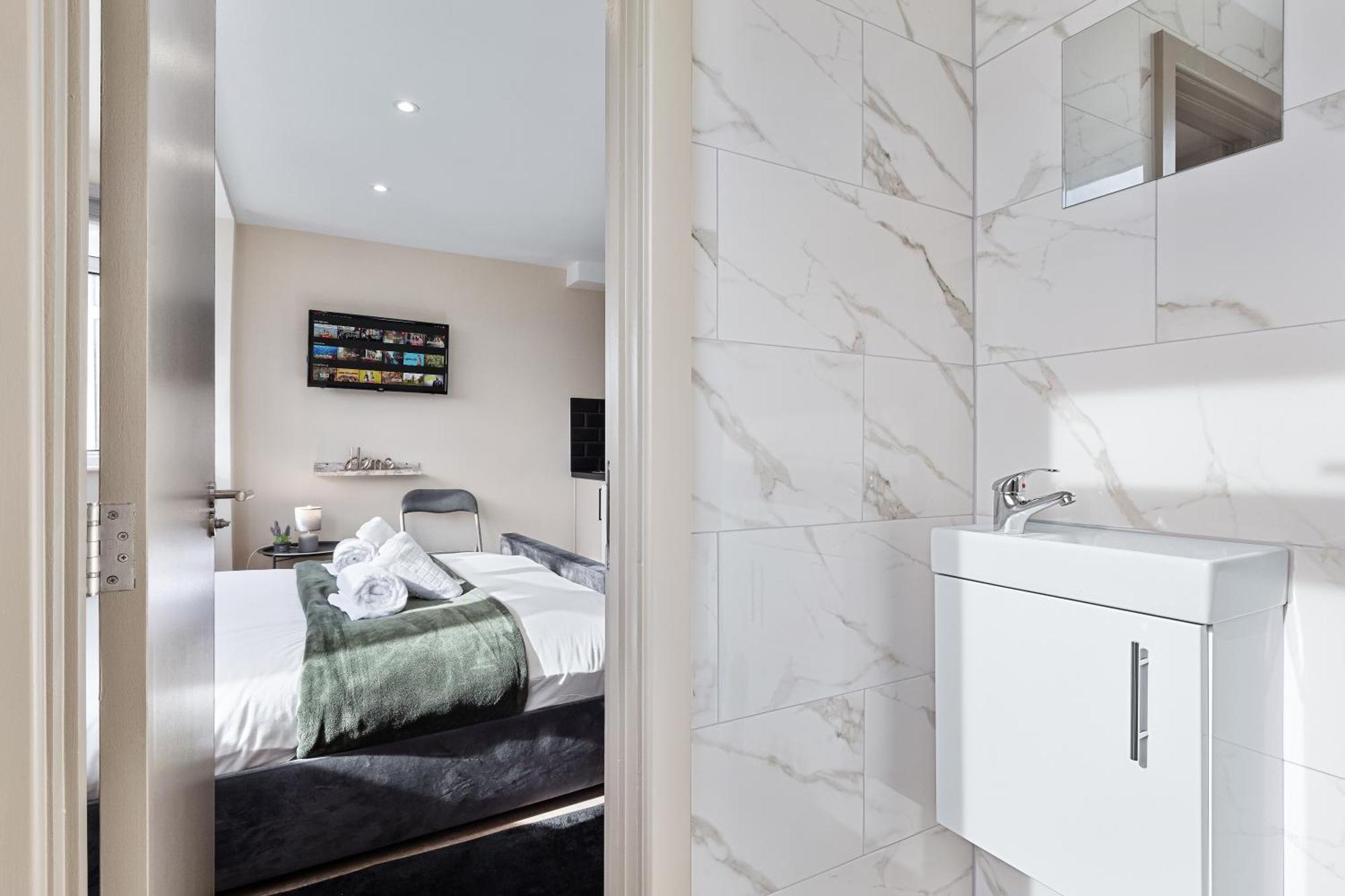 Serviced Ensuite Modern Studio - Sleeps 2 - Near Wembley Stadium - Good Transport Link To Central London - Harrow Ha3 Hatch End Kültér fotó